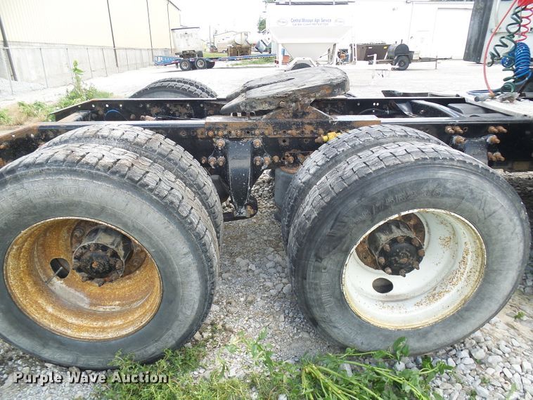 image for item DI0547 2000 Freightliner Century Class semi truck