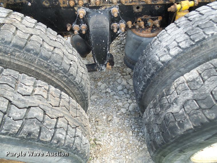 image for item DI0547 2000 Freightliner Century Class semi truck