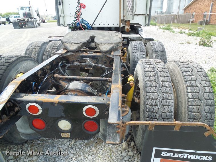 image for item DI0547 2000 Freightliner Century Class semi truck