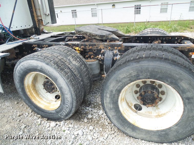 image for item DI0547 2000 Freightliner Century Class semi truck