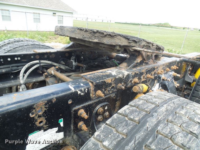 image for item DI0547 2000 Freightliner Century Class semi truck