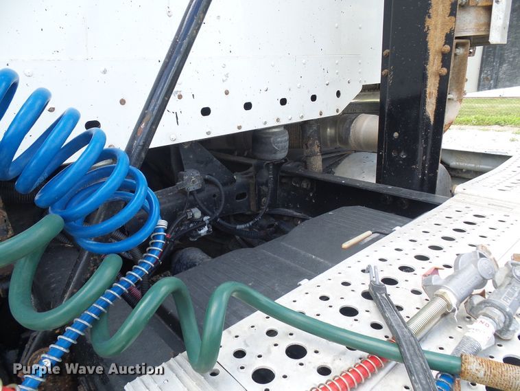 image for item DI0547 2000 Freightliner Century Class semi truck