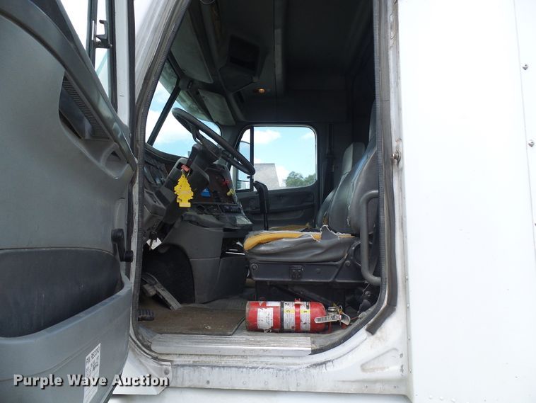 image for item DI0547 2000 Freightliner Century Class semi truck