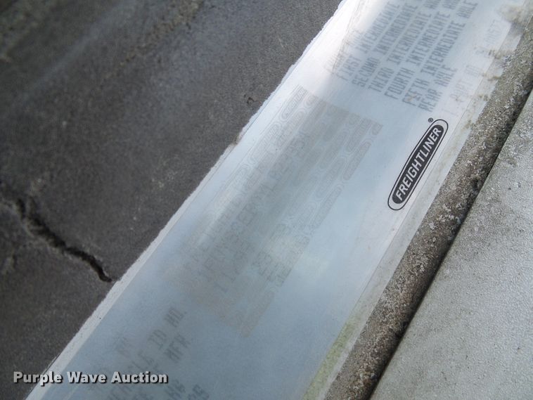 image for item DI0547 2000 Freightliner Century Class semi truck