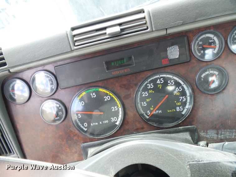 image for item DI0547 2000 Freightliner Century Class semi truck