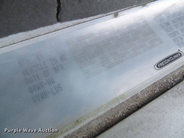 image for item DI0547 2000 Freightliner Century Class semi truck