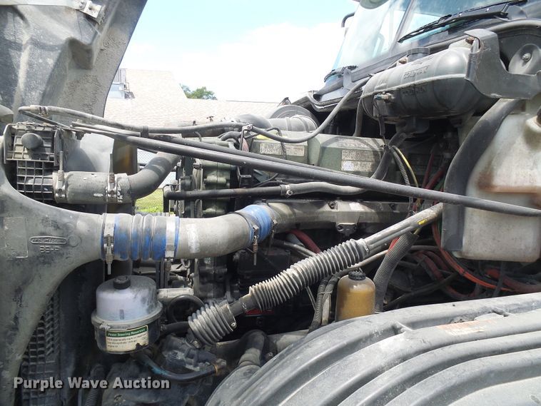 image for item DI0547 2000 Freightliner Century Class semi truck