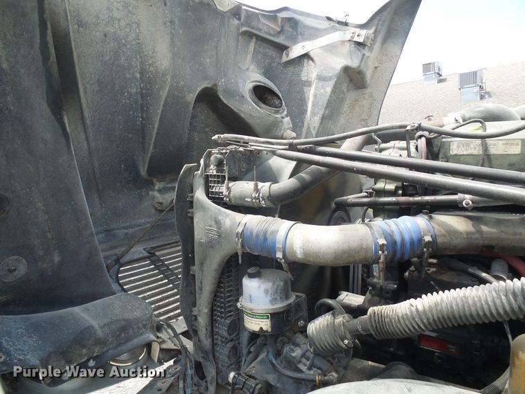 image for item DI0547 2000 Freightliner Century Class semi truck