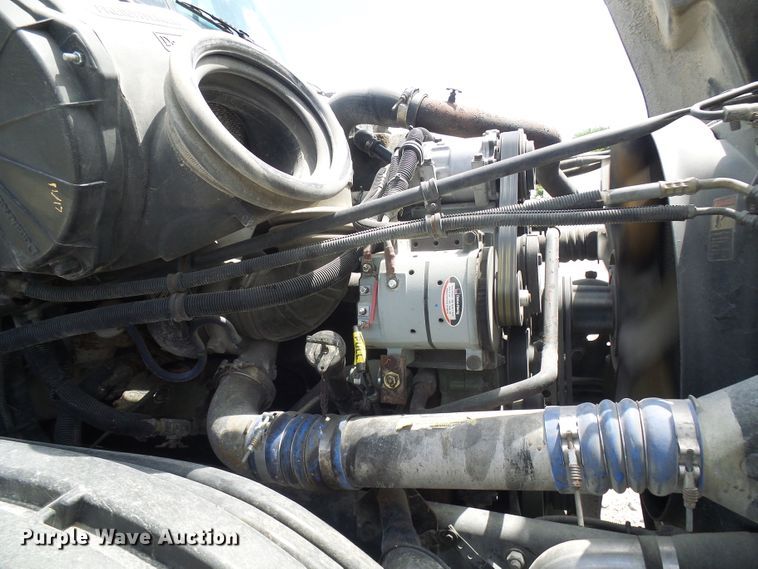 image for item DI0547 2000 Freightliner Century Class semi truck