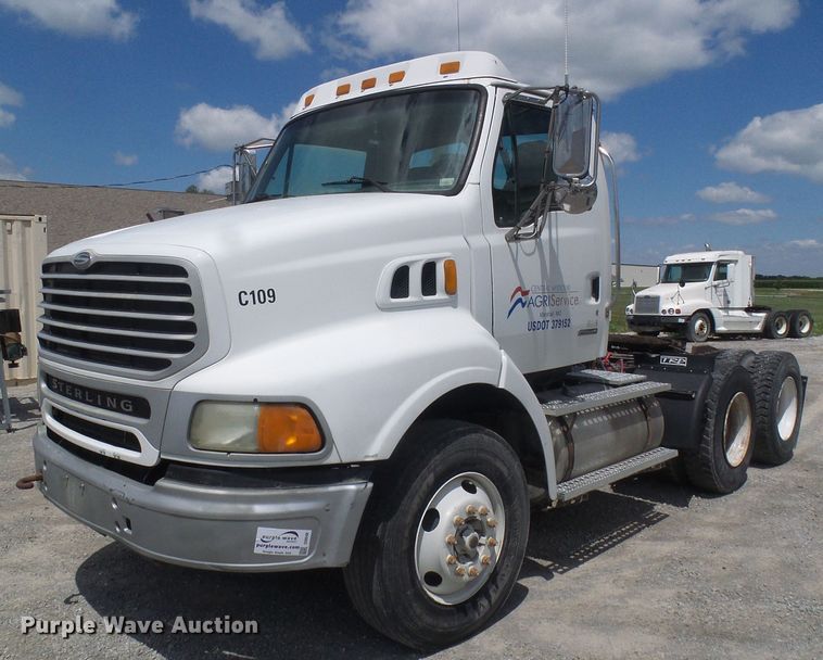image for item DI0548 2004 Sterling A-Line semi truck