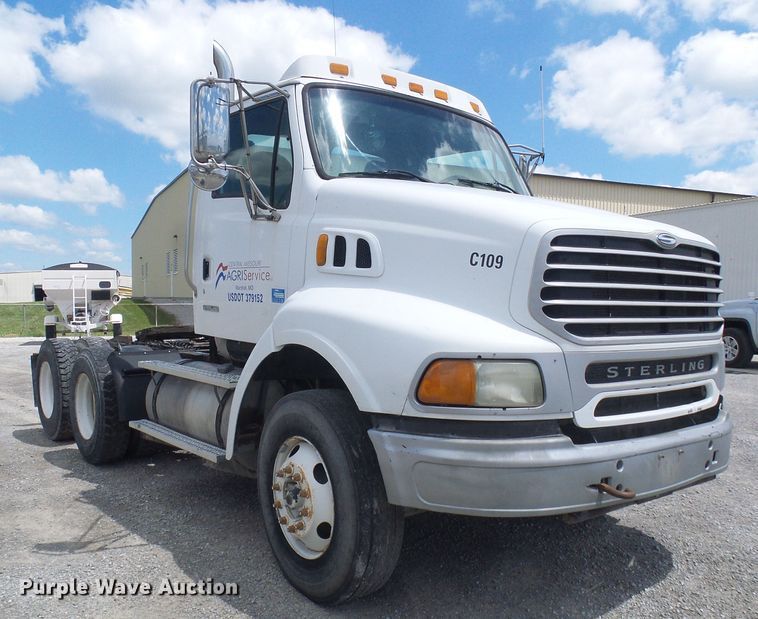 image for item DI0548 2004 Sterling A-Line semi truck
