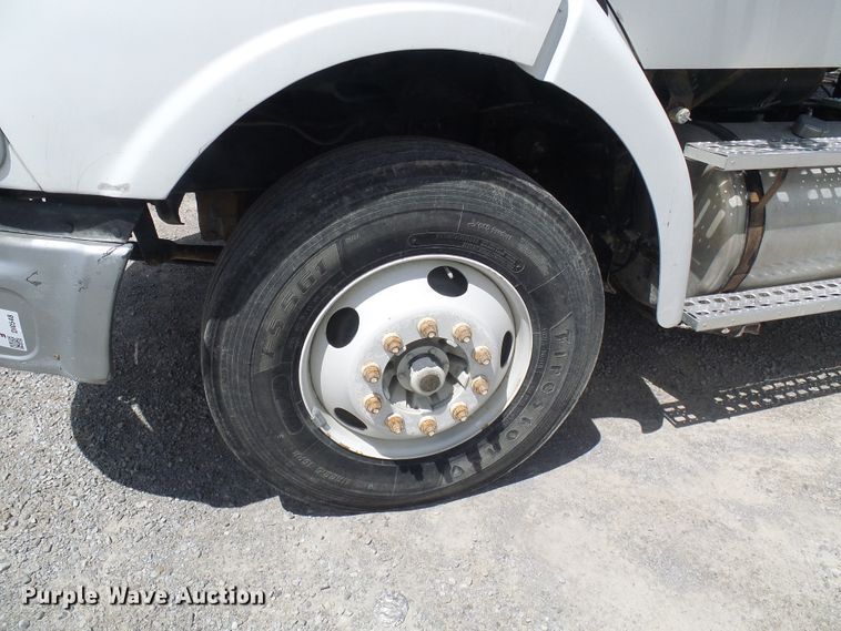 image for item DI0548 2004 Sterling A-Line semi truck