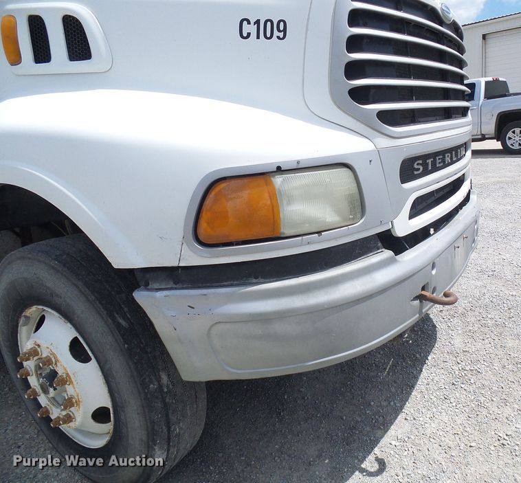 image for item DI0548 2004 Sterling A-Line semi truck