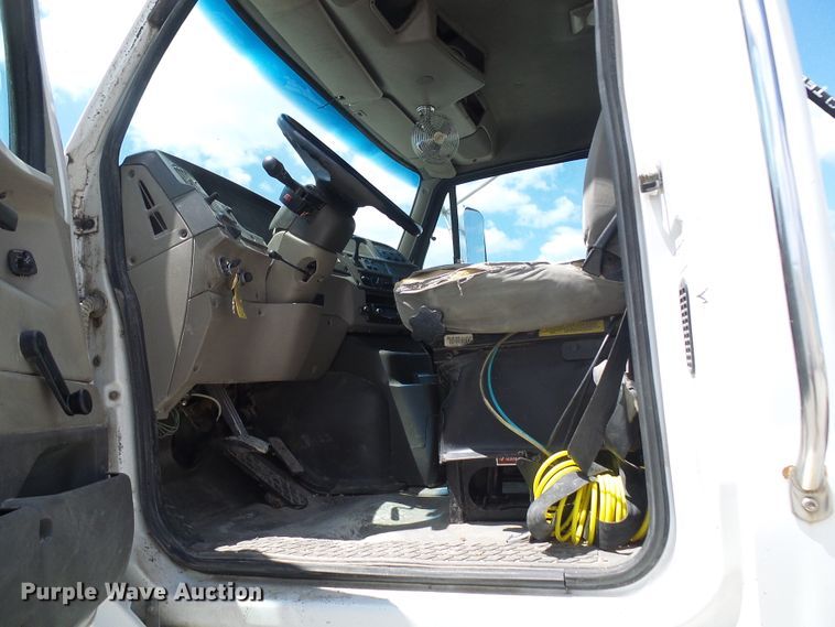 image for item DI0548 2004 Sterling A-Line semi truck