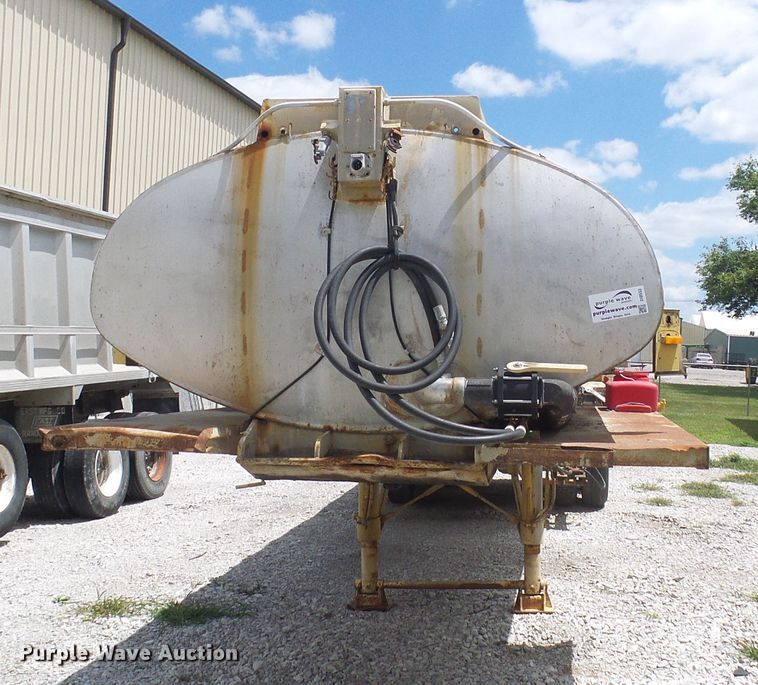 image for item DI0553 1967 Fruehauf tank trailer