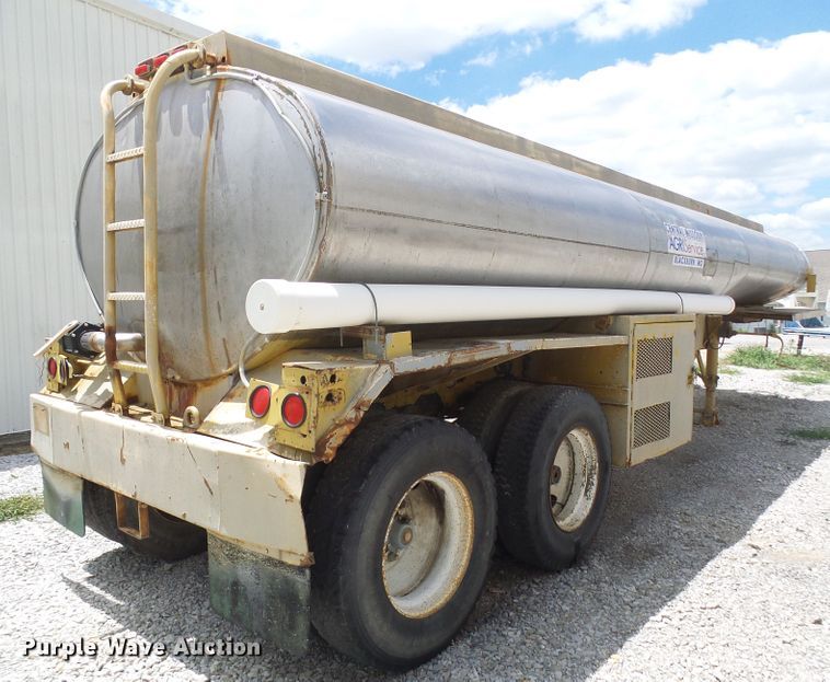 image for item DI0553 1967 Fruehauf tank trailer