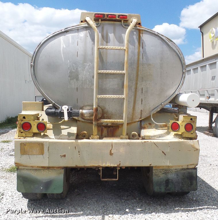 image for item DI0553 1967 Fruehauf tank trailer