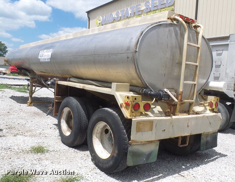 image for item DI0553 1967 Fruehauf tank trailer