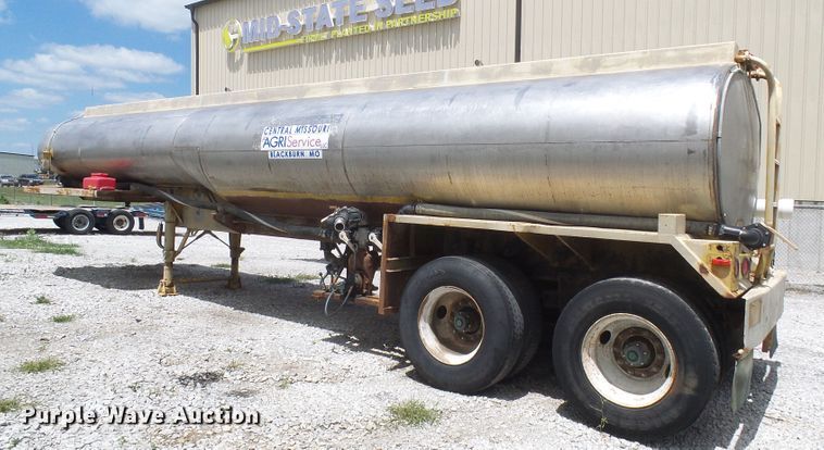 image for item DI0553 1967 Fruehauf tank trailer