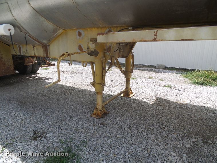 image for item DI0553 1967 Fruehauf tank trailer