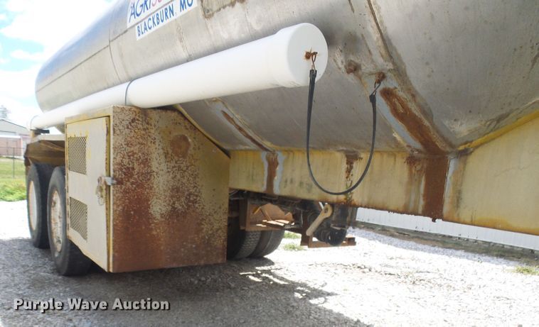 image for item DI0553 1967 Fruehauf tank trailer