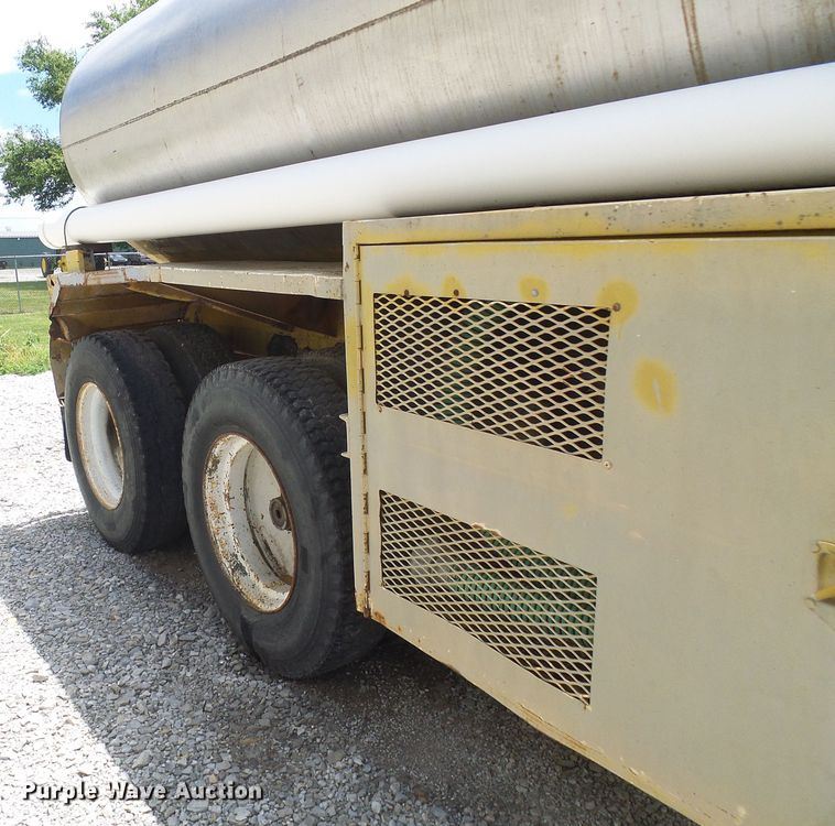 image for item DI0553 1967 Fruehauf tank trailer