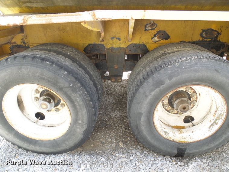 image for item DI0553 1967 Fruehauf tank trailer