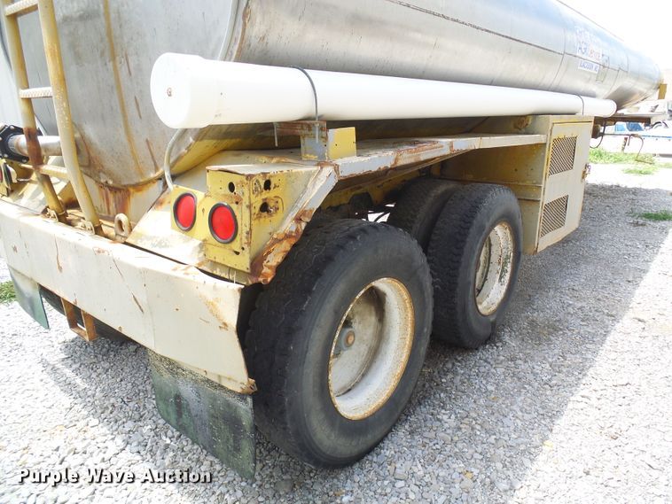image for item DI0553 1967 Fruehauf tank trailer