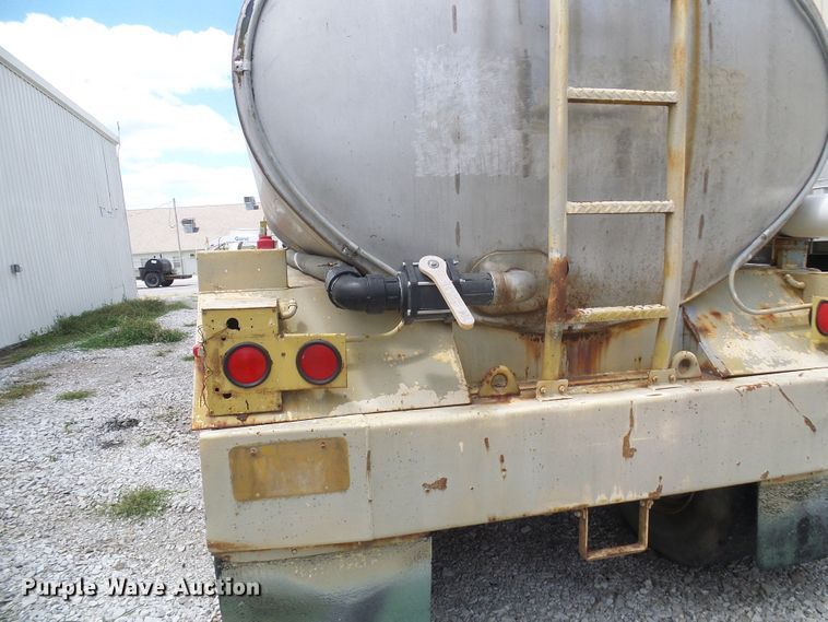 image for item DI0553 1967 Fruehauf tank trailer