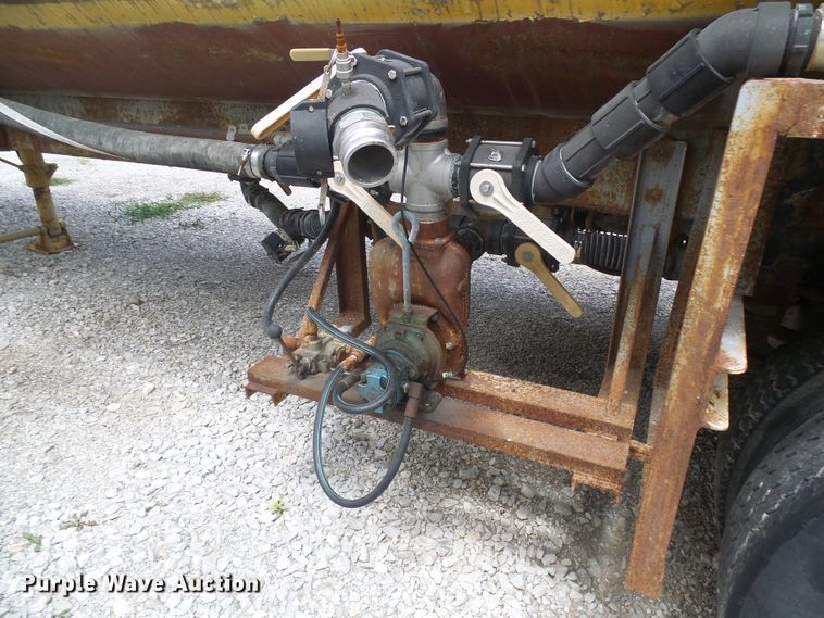 image for item DI0553 1967 Fruehauf tank trailer