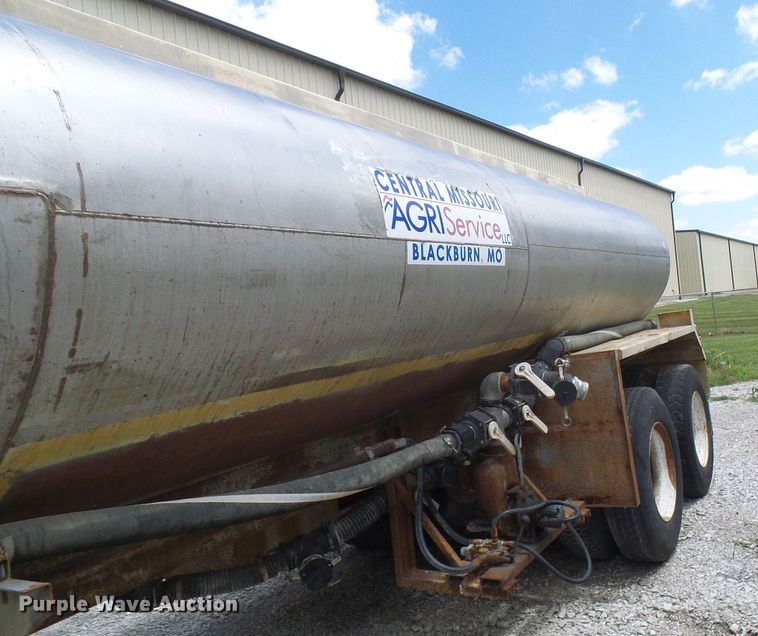 image for item DI0553 1967 Fruehauf tank trailer