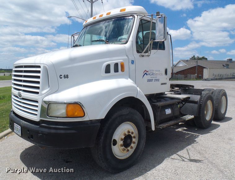 image for item DI0555 1999 Sterling A-Line semi truck