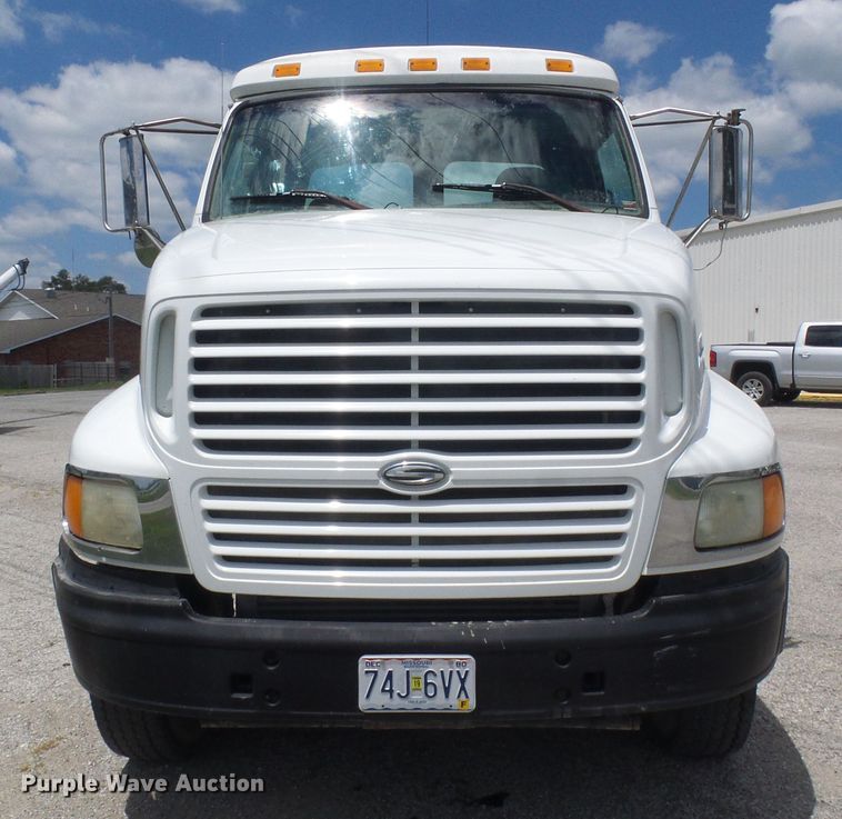 image for item DI0555 1999 Sterling A-Line semi truck
