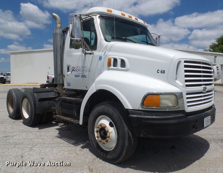 image for item DI0555 1999 Sterling A-Line semi truck