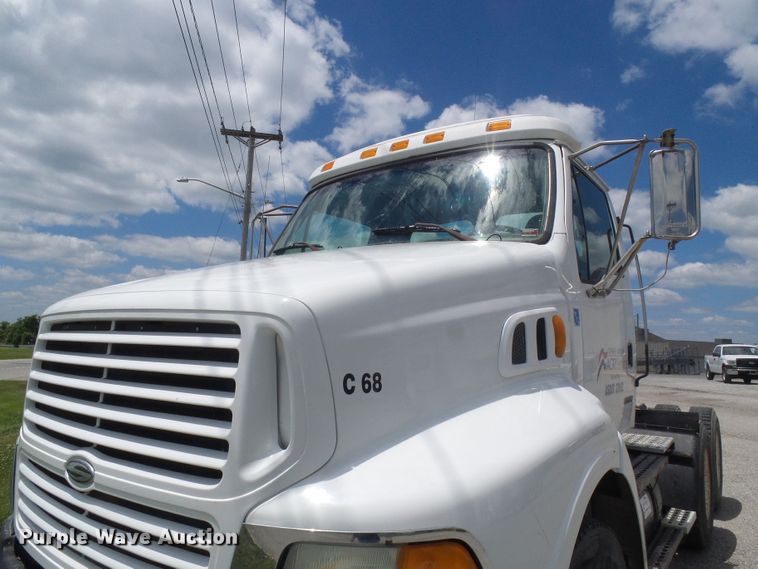 image for item DI0555 1999 Sterling A-Line semi truck