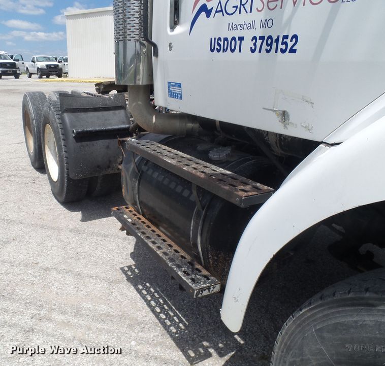 image for item DI0555 1999 Sterling A-Line semi truck