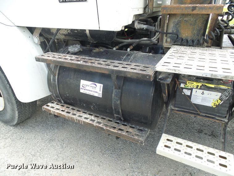 image for item DI0555 1999 Sterling A-Line semi truck