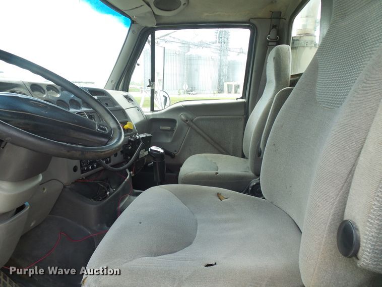 image for item DI0555 1999 Sterling A-Line semi truck