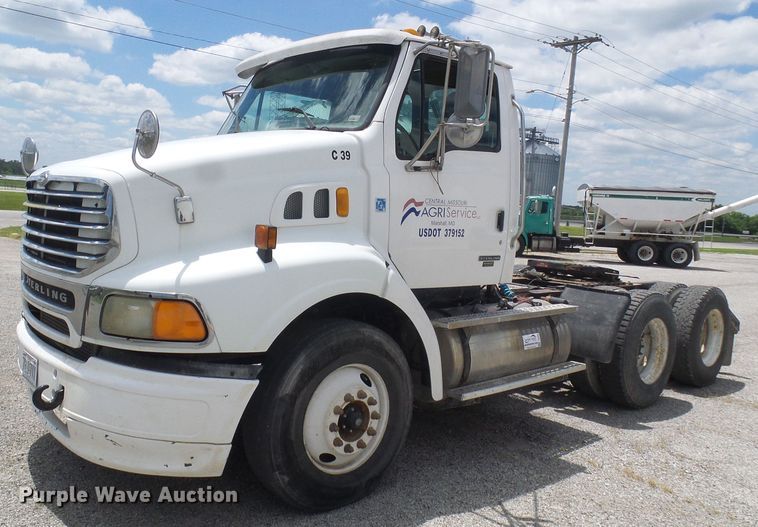 image for item DI0556 2004 Sterling A-Line semi truck
