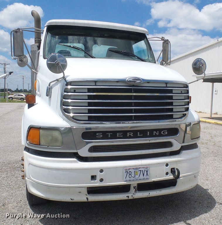 image for item DI0556 2004 Sterling A-Line semi truck
