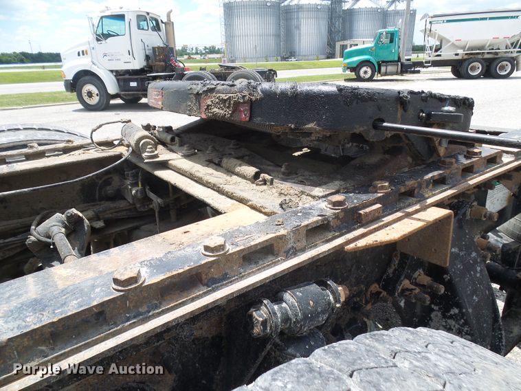 image for item DI0556 2004 Sterling A-Line semi truck