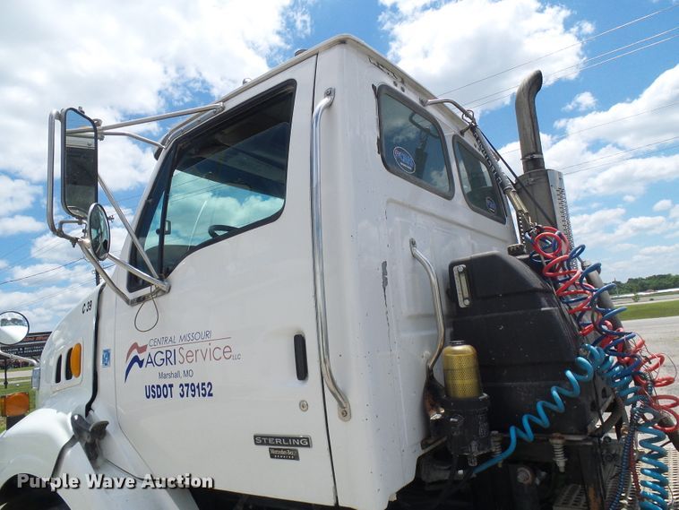 image for item DI0556 2004 Sterling A-Line semi truck