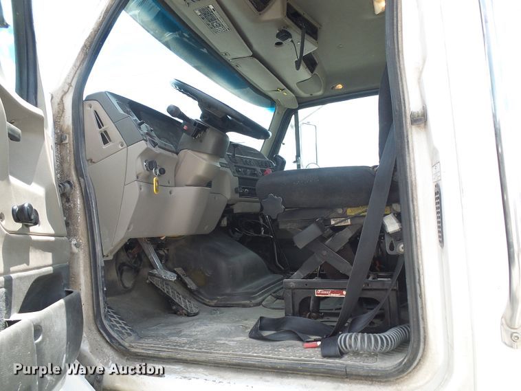 image for item DI0556 2004 Sterling A-Line semi truck