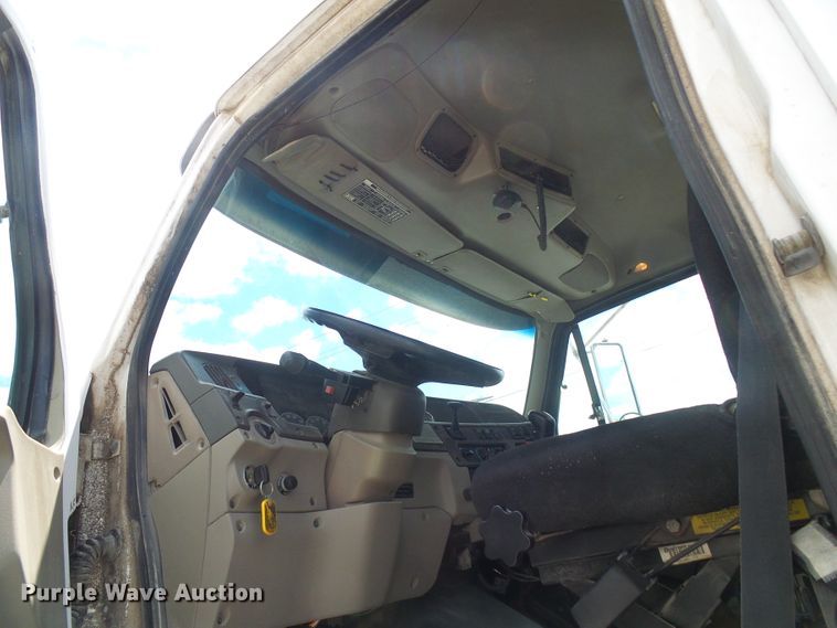 image for item DI0556 2004 Sterling A-Line semi truck