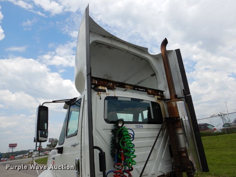 image for item DY9854 2013 International ProStar semi truck