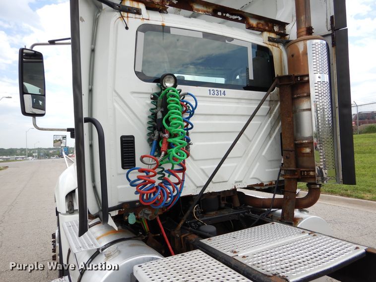 image for item DY9854 2013 International ProStar semi truck