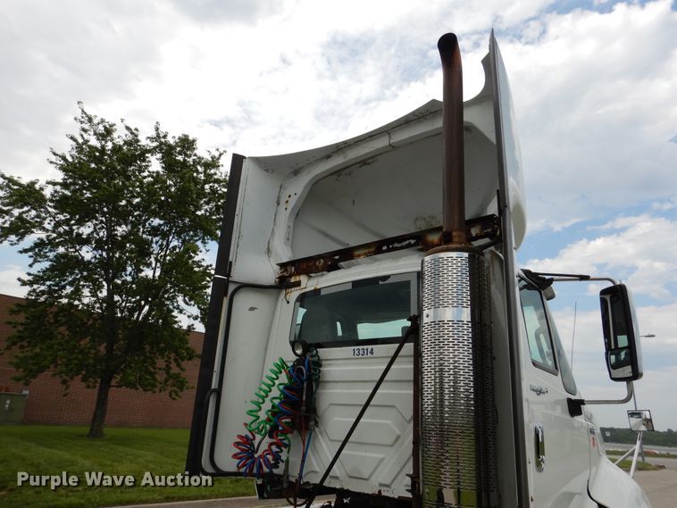 image for item DY9854 2013 International ProStar semi truck