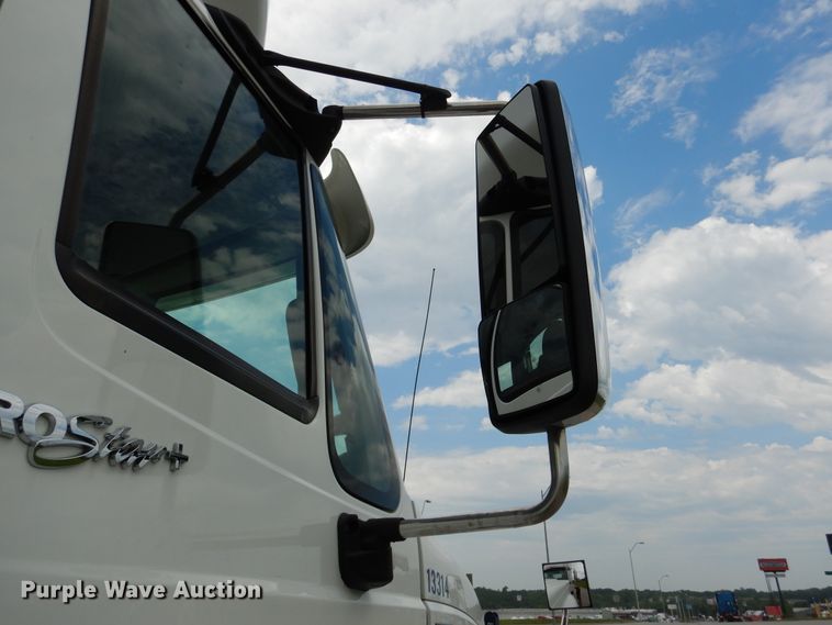 image for item DY9854 2013 International ProStar semi truck