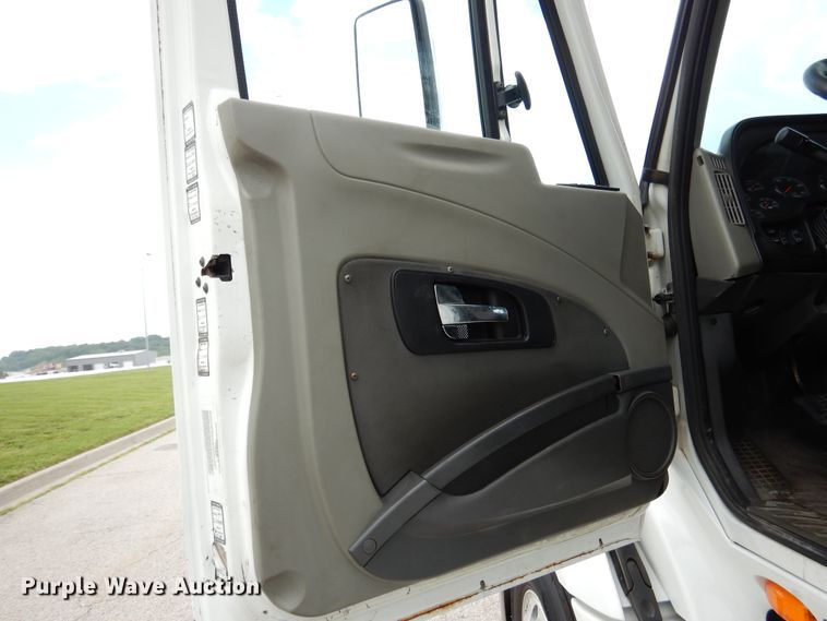 image for item DY9854 2013 International ProStar semi truck