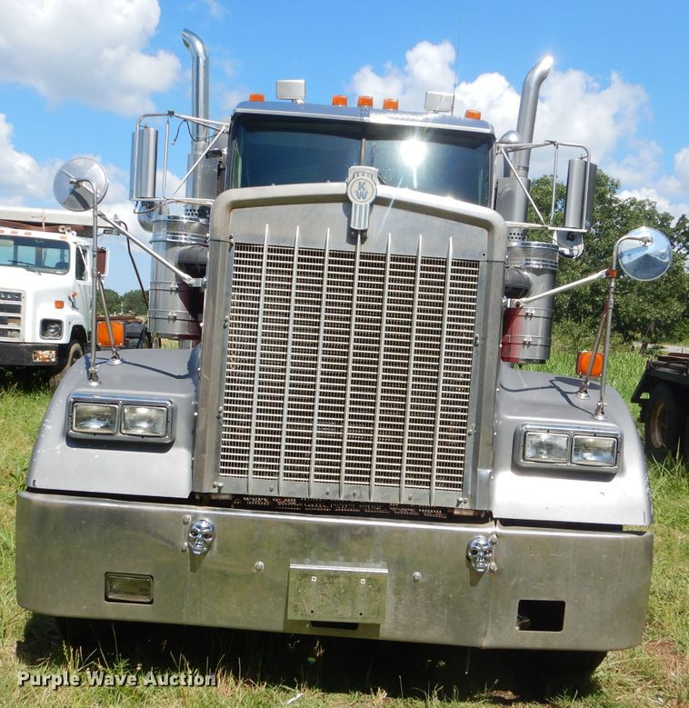 image for item ED9397 2000 Kenworth W900 semi truck